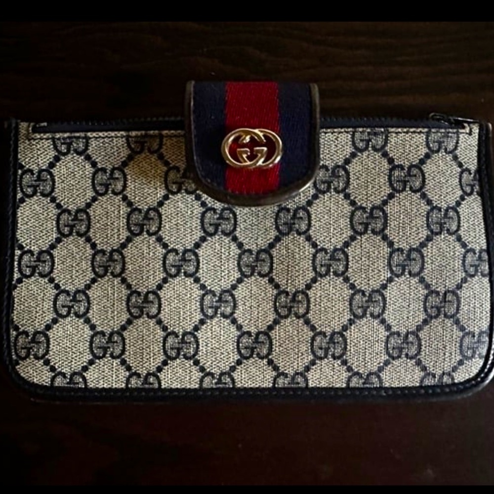 Gorgeous Vintage Gucci wallet/clutch